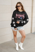 NEW ENGLAND PATRIOTS GAMEDAY GLIMMER EMBELLISHED STAR SLEEVE CREWNECK PULLOVER