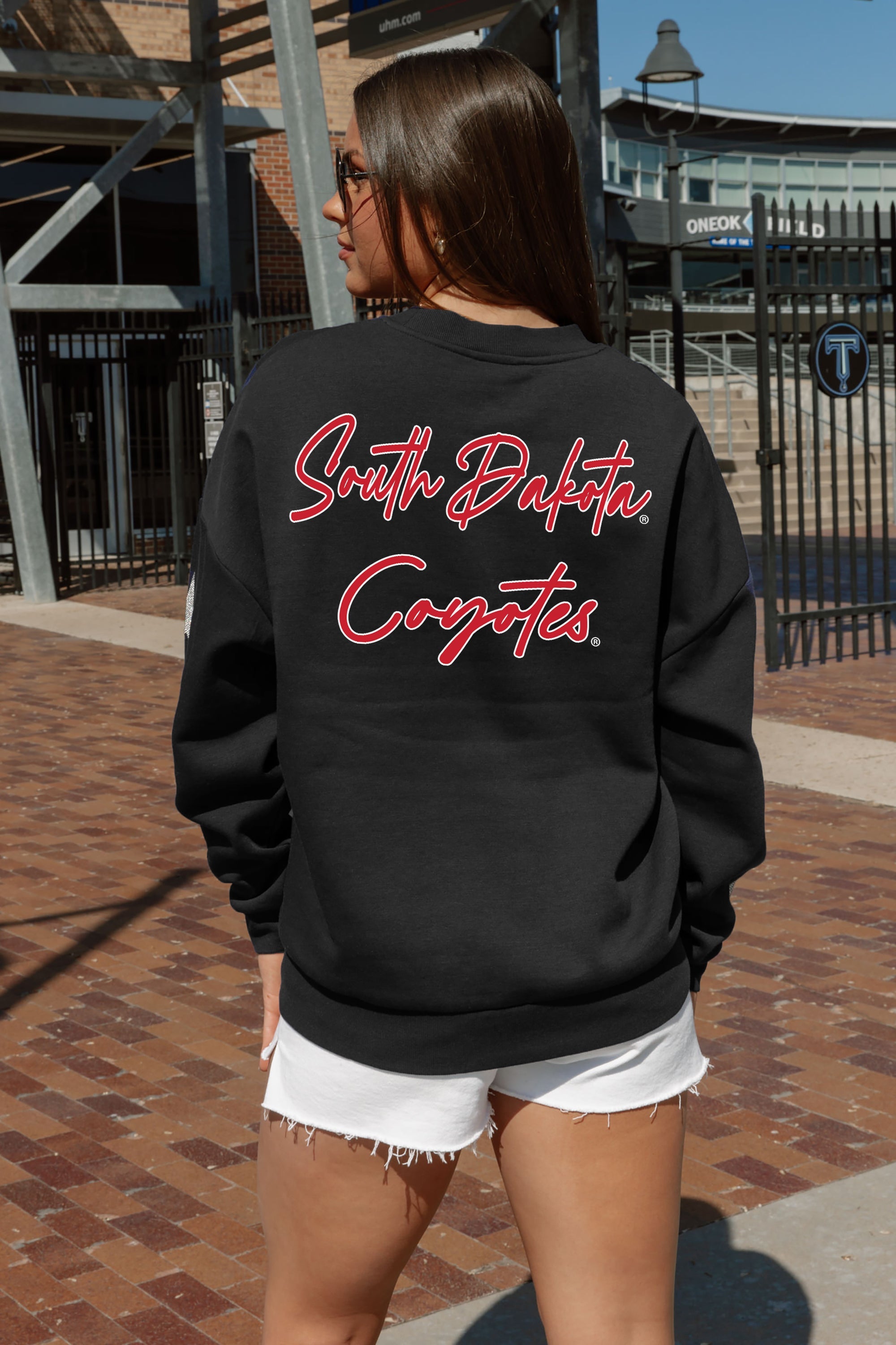 SOUTH DAKOTA COYOTES DEDICATION EMBELLISHED STAR SLEEVE CREWNECK PULLOVER