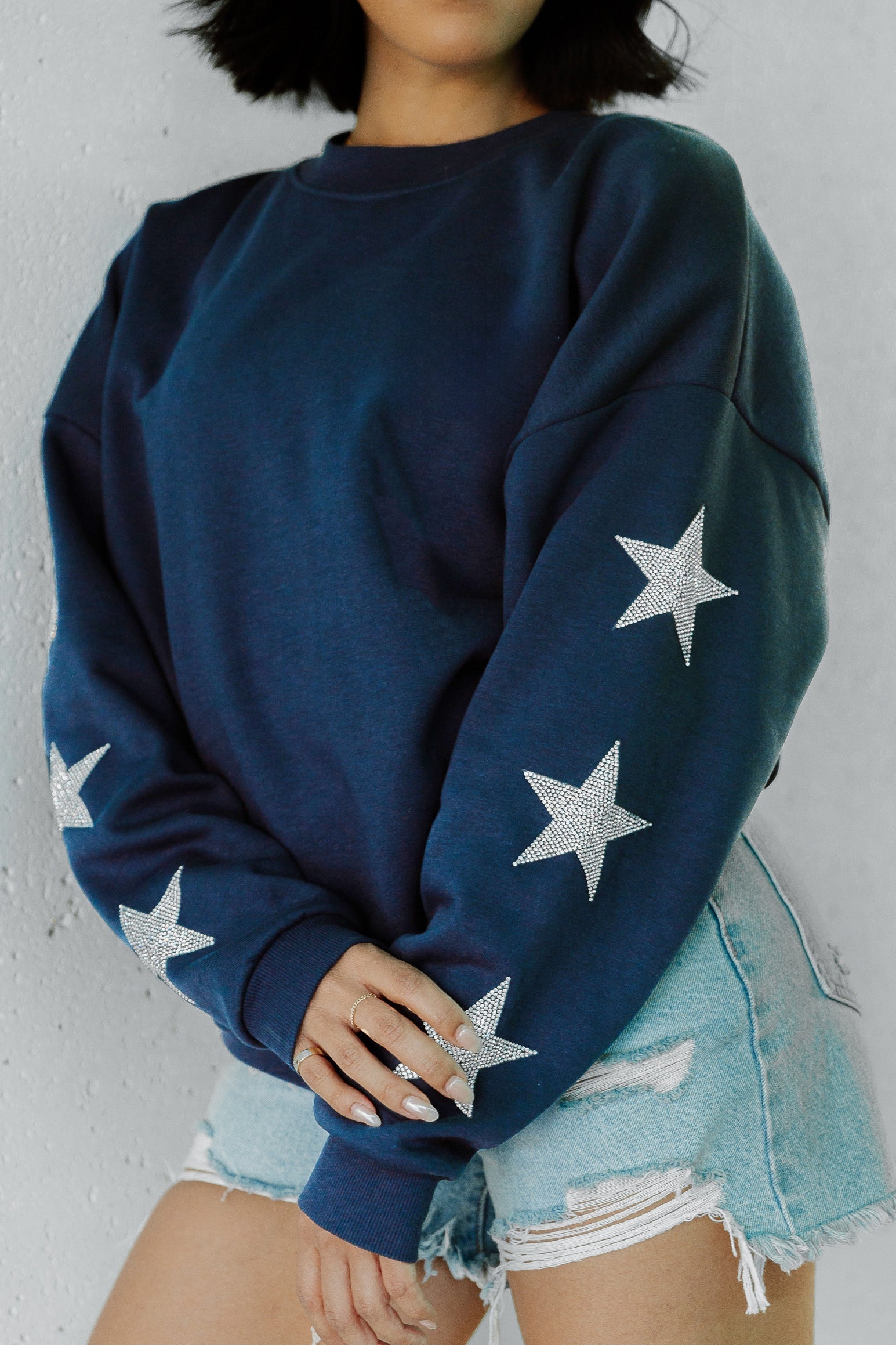 TENNESSEE TITANS RADIANT ENERGY EMBELLISHED STAR SLEEVE CREWNECK PULLOVER