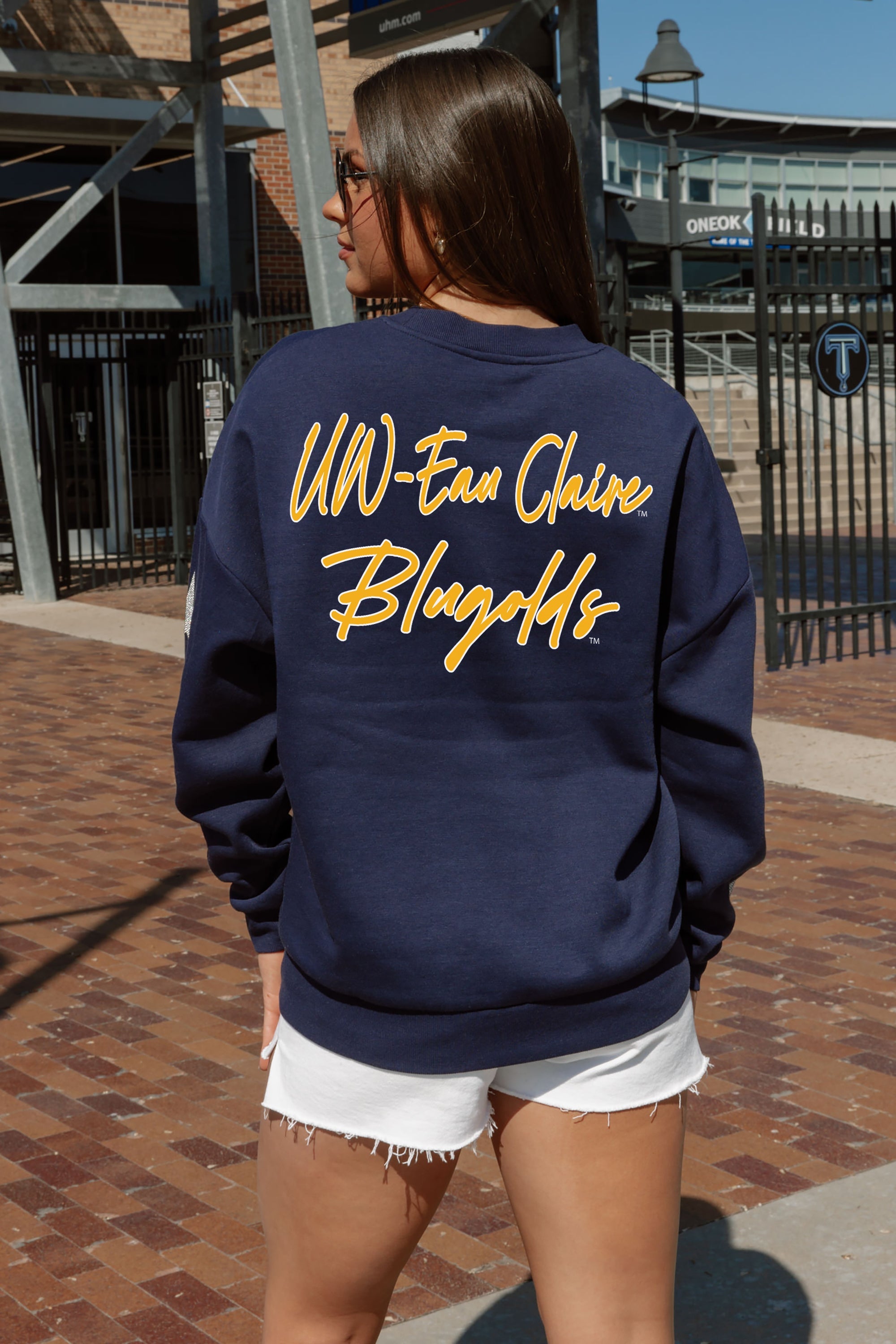 WISCONSIN-EAU CLAIRE BLUGOLDS DEDICATION EMBELLISHED STAR SLEEVE CREWNECK PULLOVER