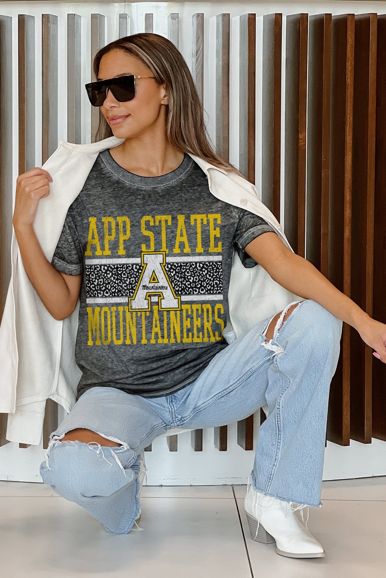 APPALACHIAN STATE MOUNTAINEERS CROWD GOES WILD ACID WASH BOYFRIEND TEE