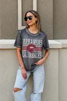 ARKANSAS RAZORBACKS CROWD GOES WILD ACID WASH BOYFRIEND TEE