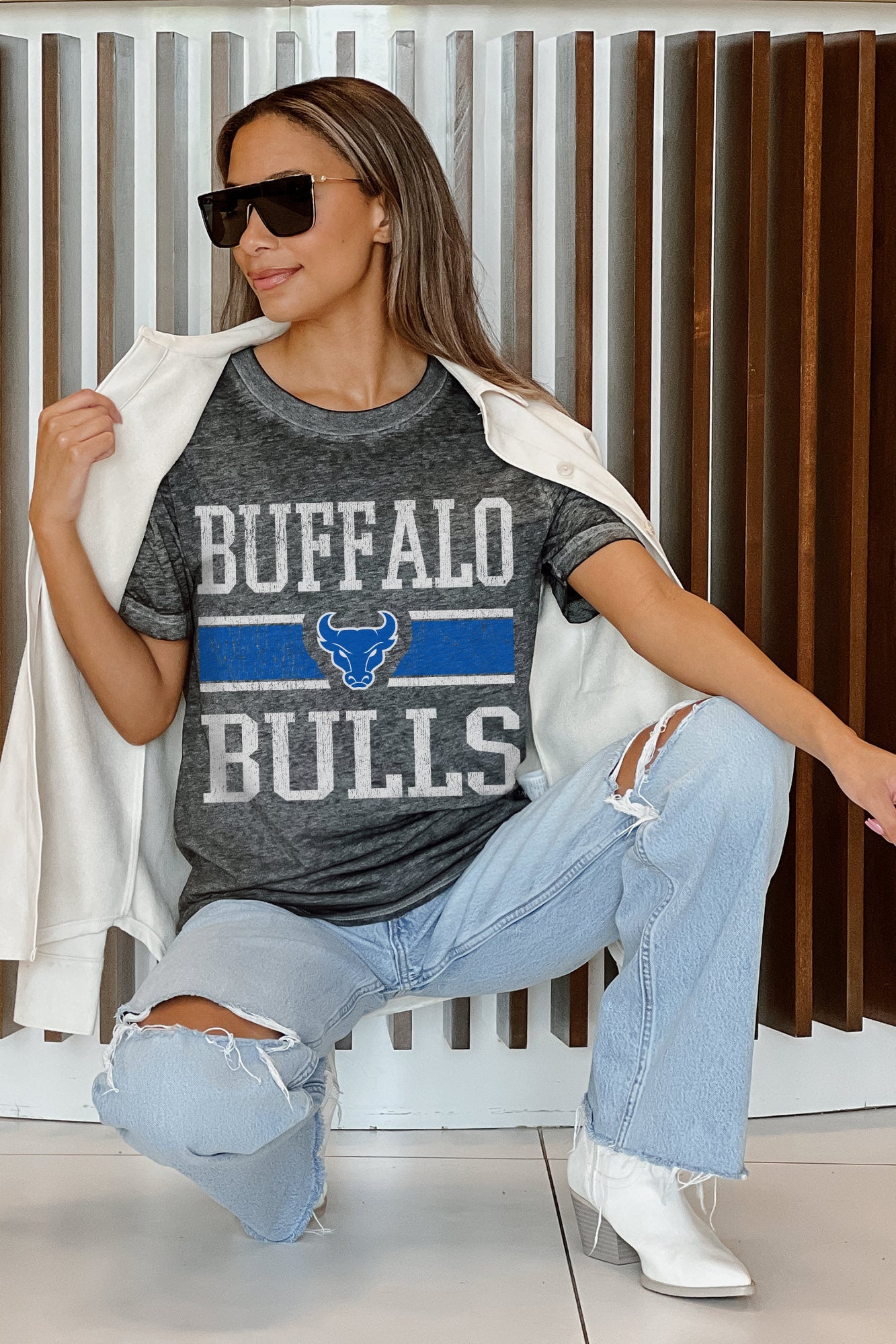 BUFFALO BULLS CROWD GOES WILD ACID WASH BOYFRIEND TEE