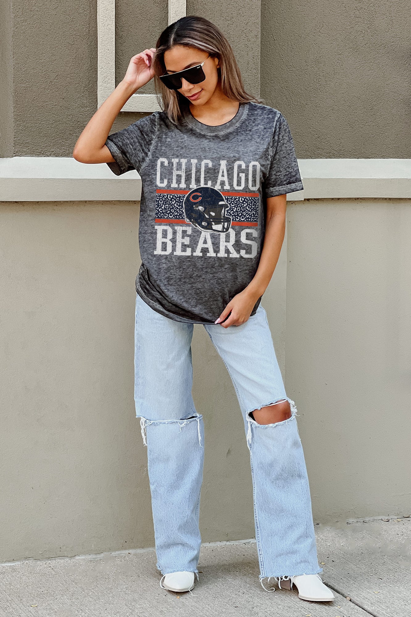 CHICAGO BEARS CROWD GOES WILD ACID WASH BOYFRIEND TEE