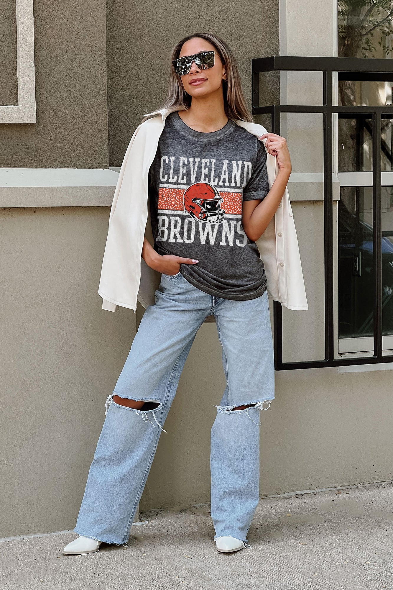 CLEVELAND BROWNS CROWD GOES WILD ACID WASH BOYFRIEND TEE