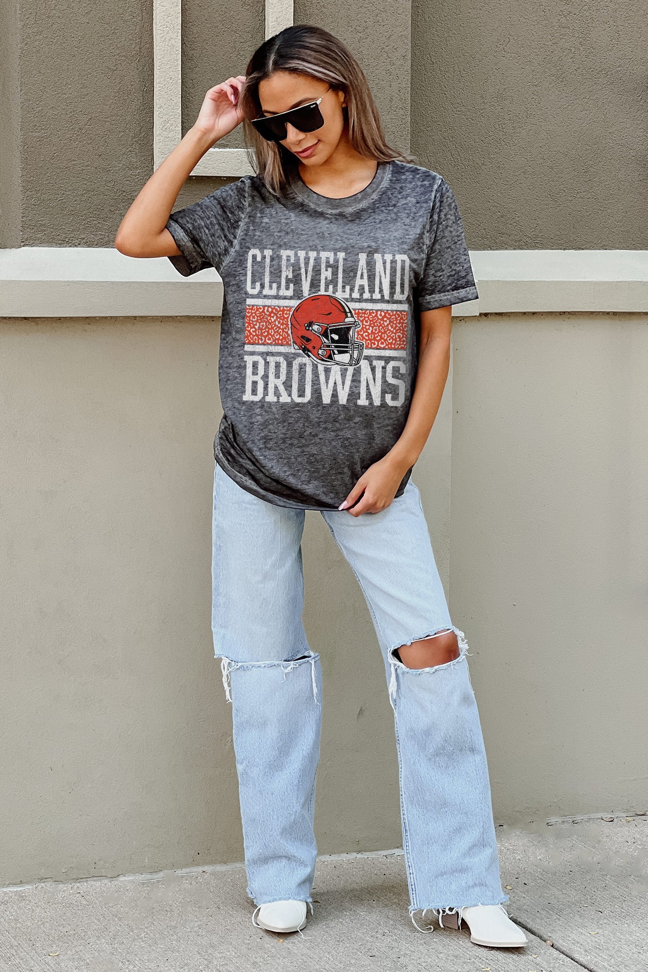 CLEVELAND BROWNS CROWD GOES WILD ACID WASH BOYFRIEND TEE