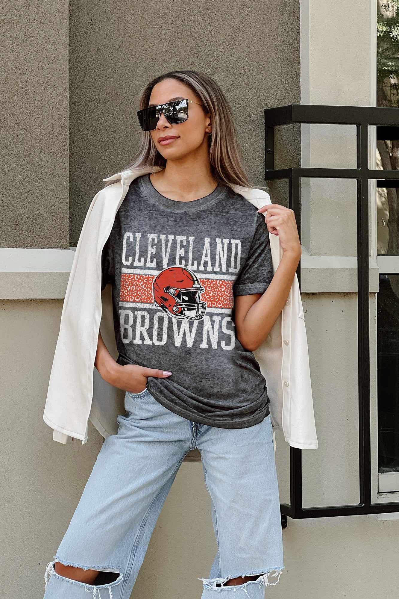 CLEVELAND BROWNS CROWD GOES WILD ACID WASH BOYFRIEND TEE