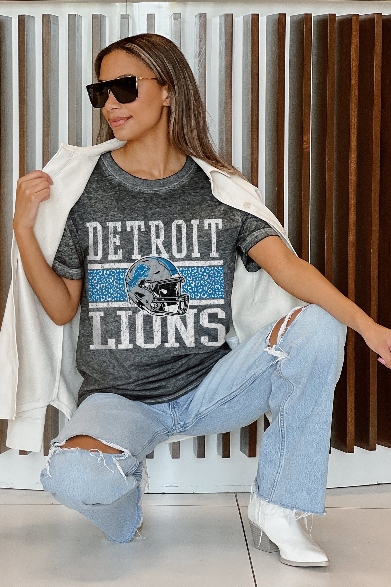 DETROIT LIONS CROWD GOES WILD ACID WASH BOYFRIEND TEE