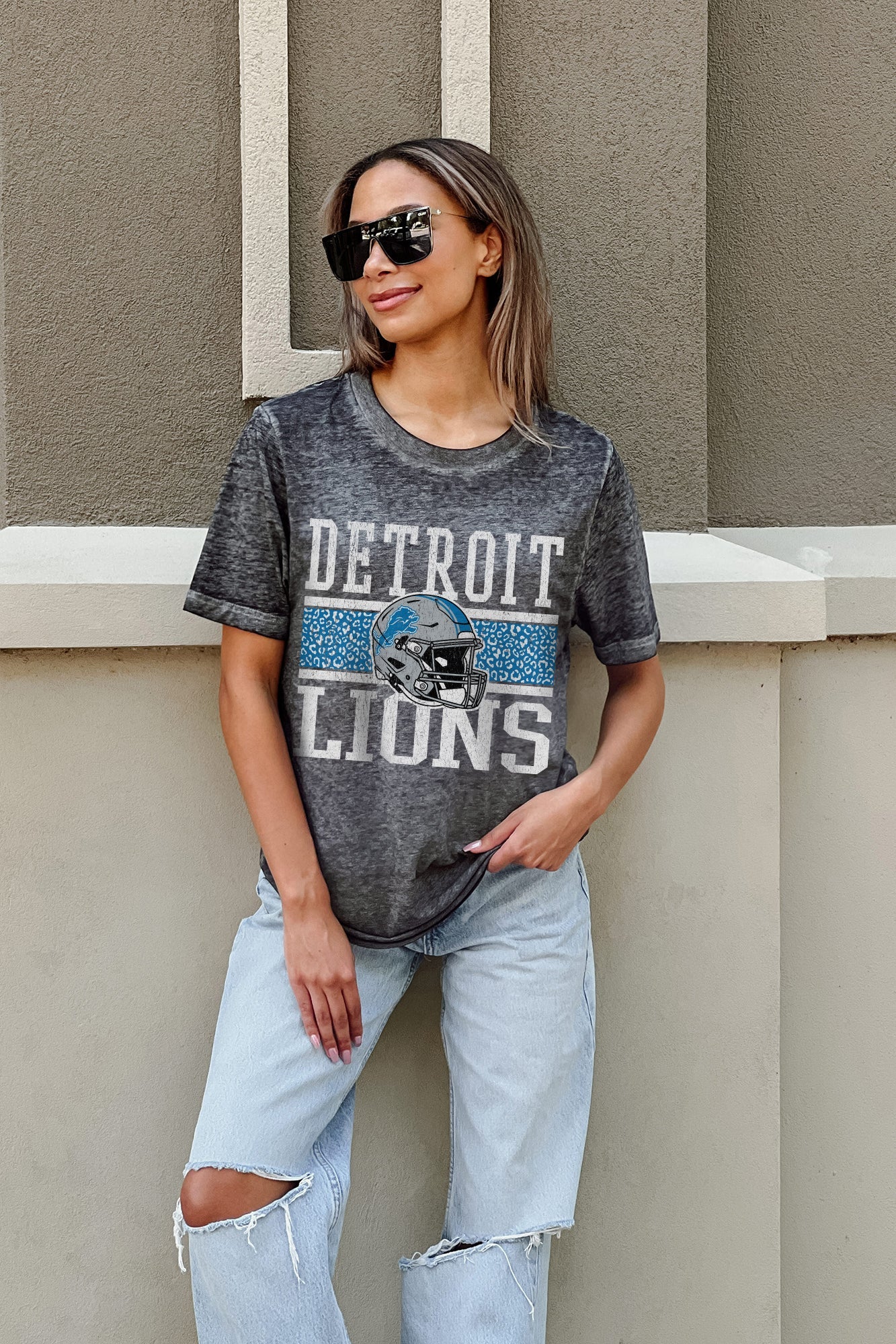 DETROIT LIONS CROWD GOES WILD ACID WASH BOYFRIEND TEE