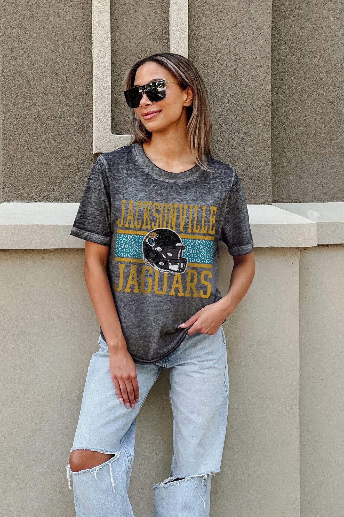 JACKSONVILLE JAGUARS CROWD GOES WILD ACID WASH BOYFRIEND TEE