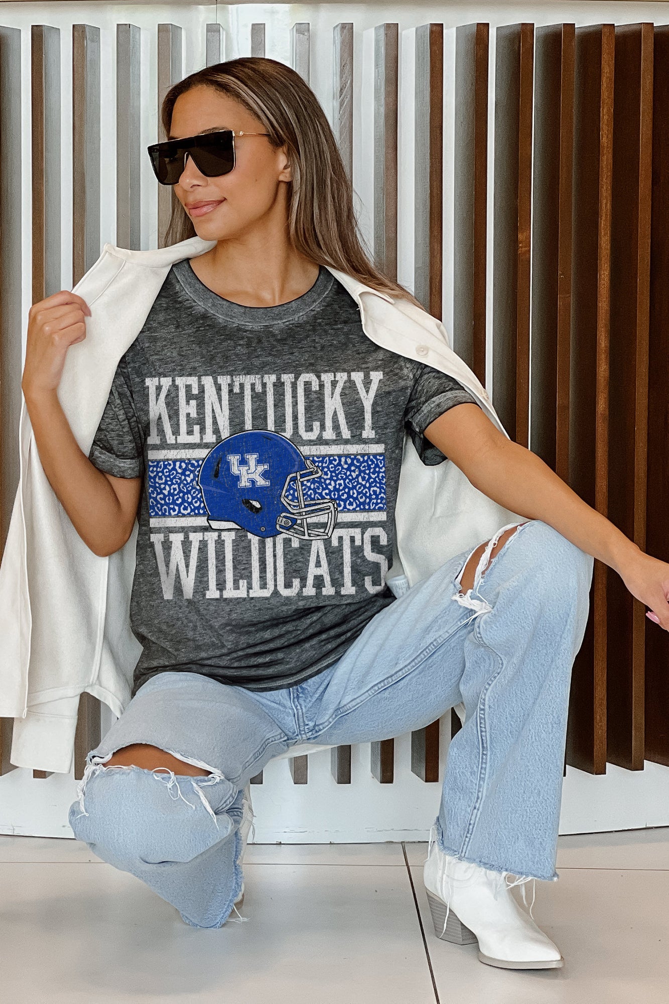 KENTUCKY WILDCATS CROWD GOES WILD ACID WASH BOYFRIEND TEE