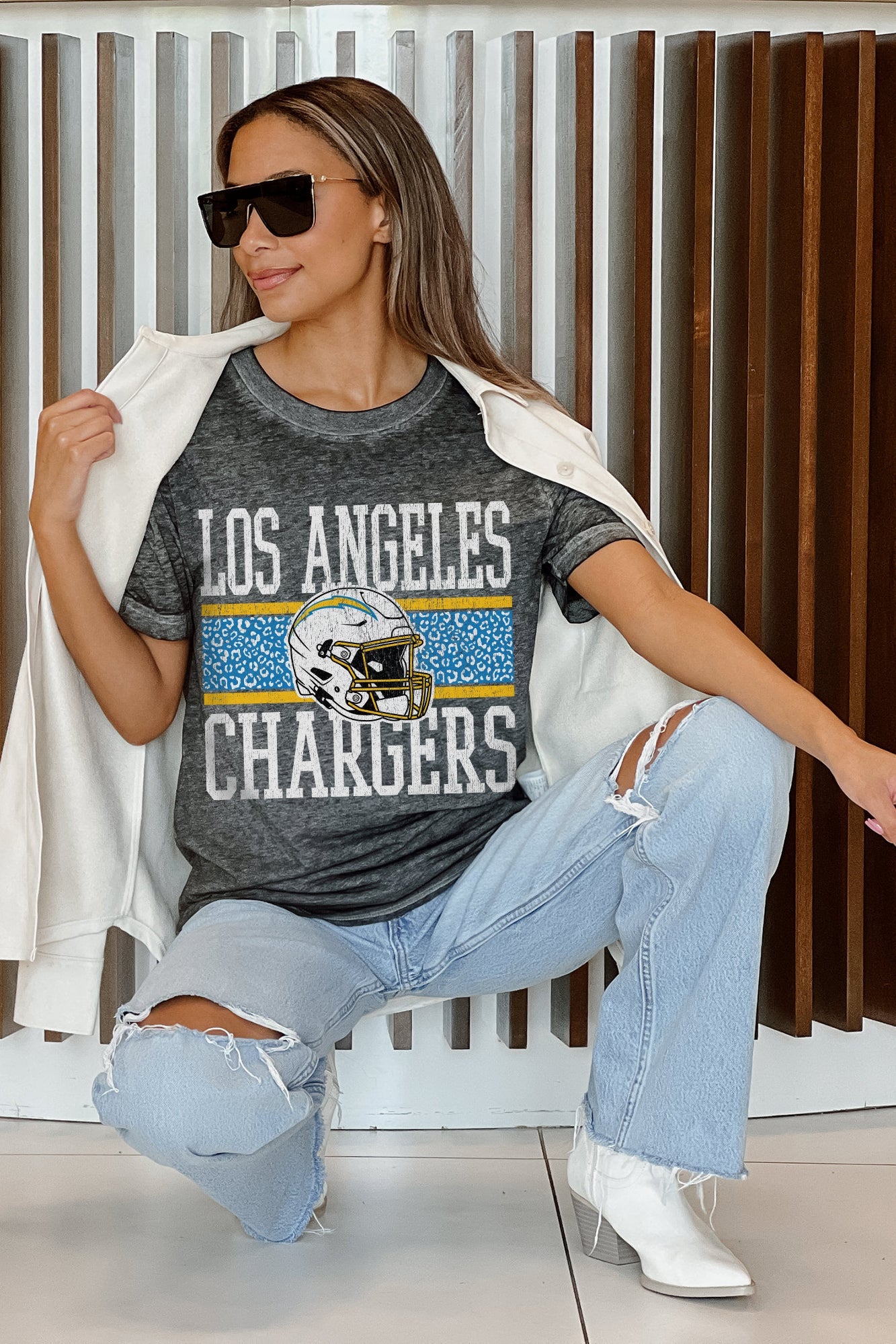 LOS ANGELES CHARGERS CROWD GOES WILD ACID WASH BOYFRIEND TEE