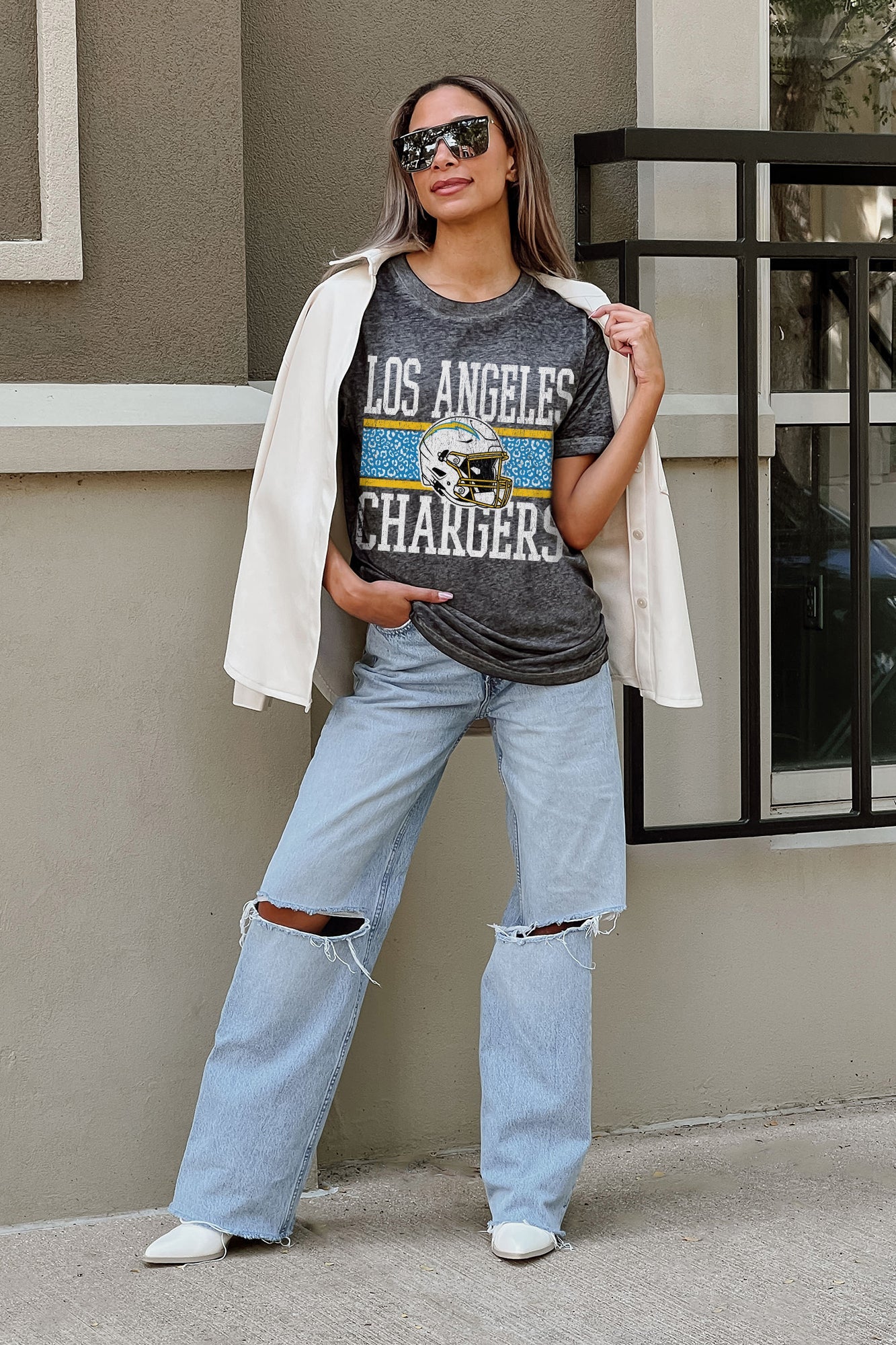 LOS ANGELES CHARGERS CROWD GOES WILD ACID WASH BOYFRIEND TEE