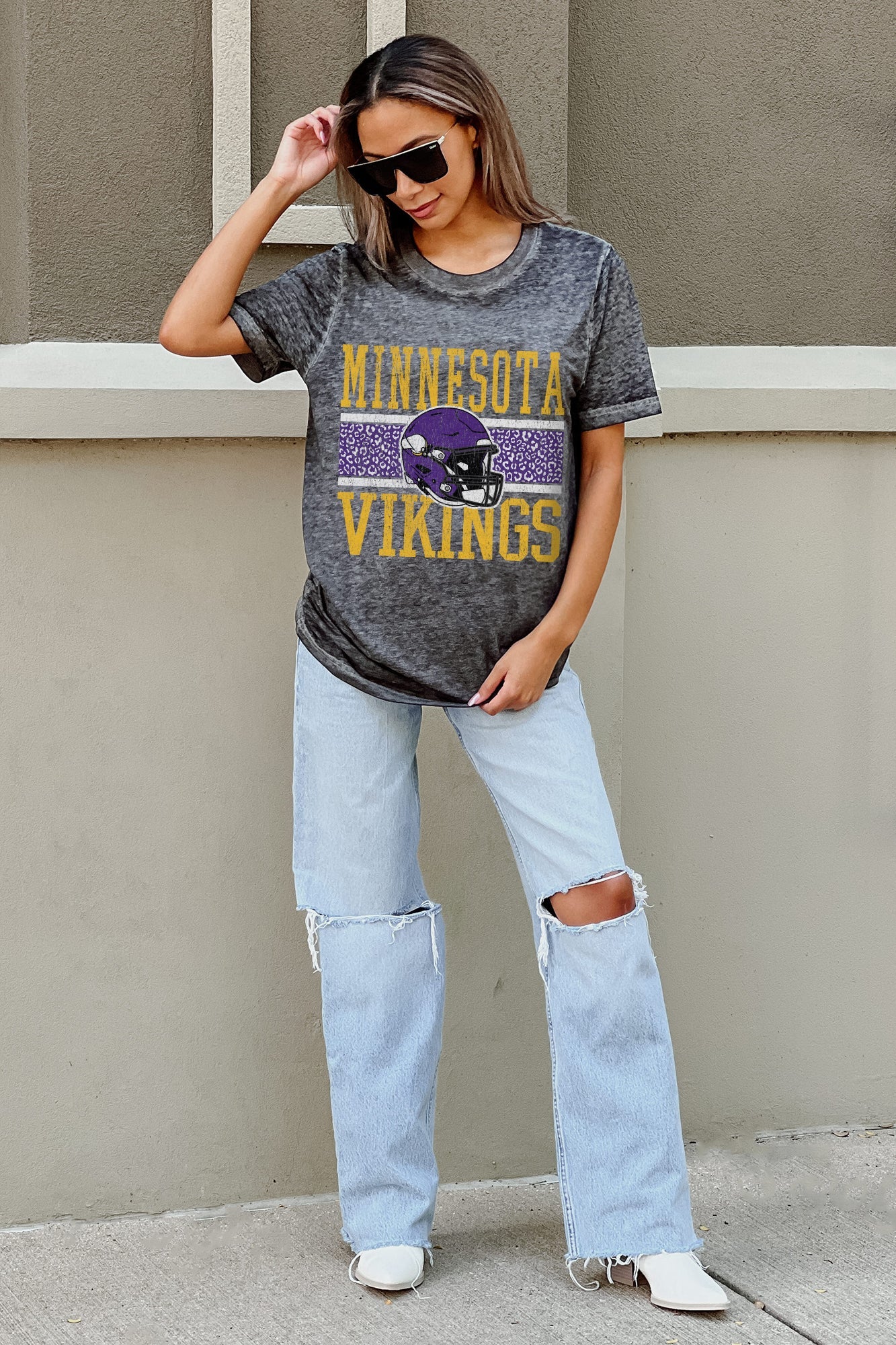 MINNESOTA VIKINGS CROWD GOES WILD ACID WASH BOYFRIEND TEE