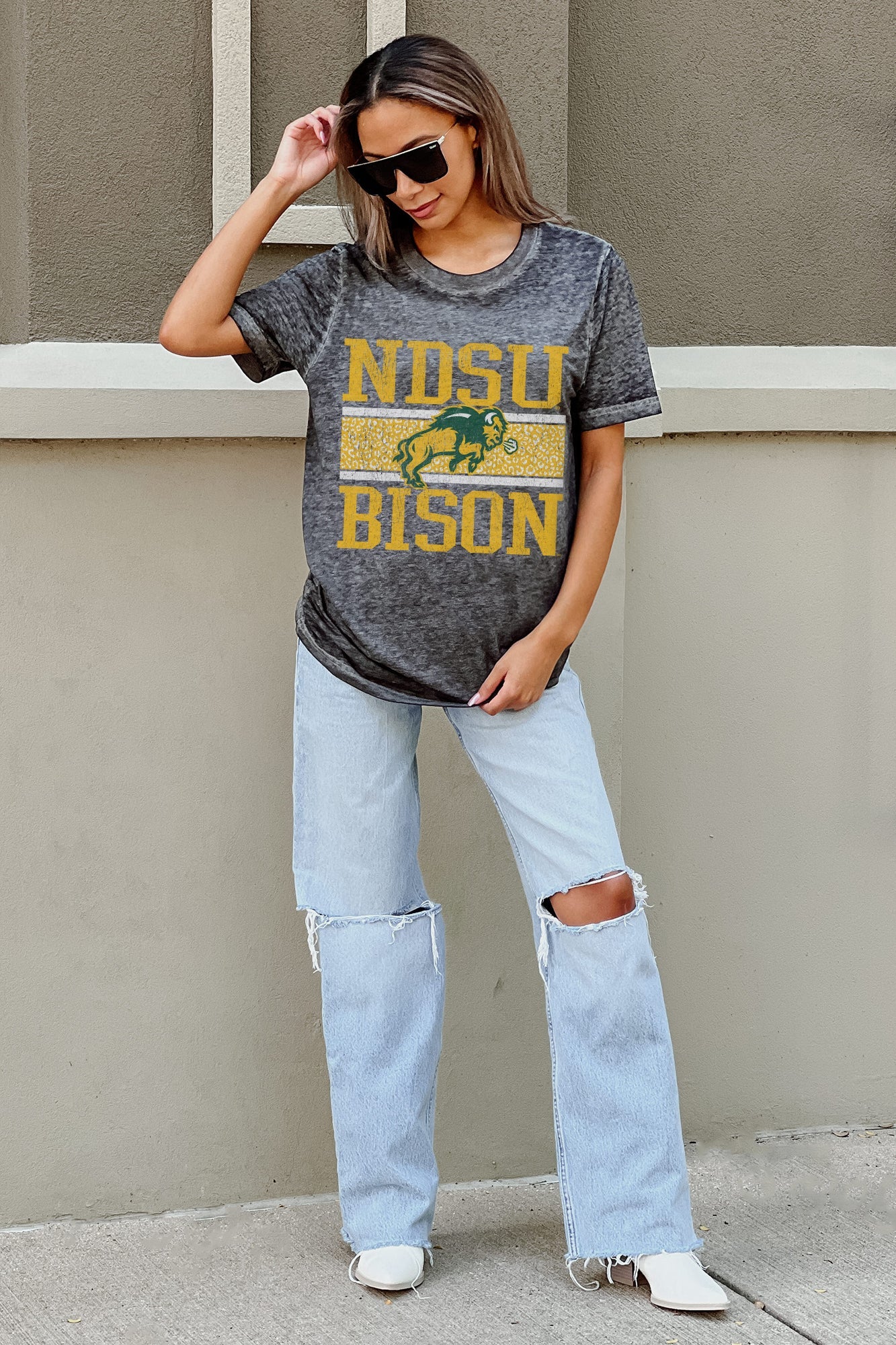 NORTH DAKOTA STATE BISON CROWD GOES WILD ACID WASH BOYFRIEND TEE