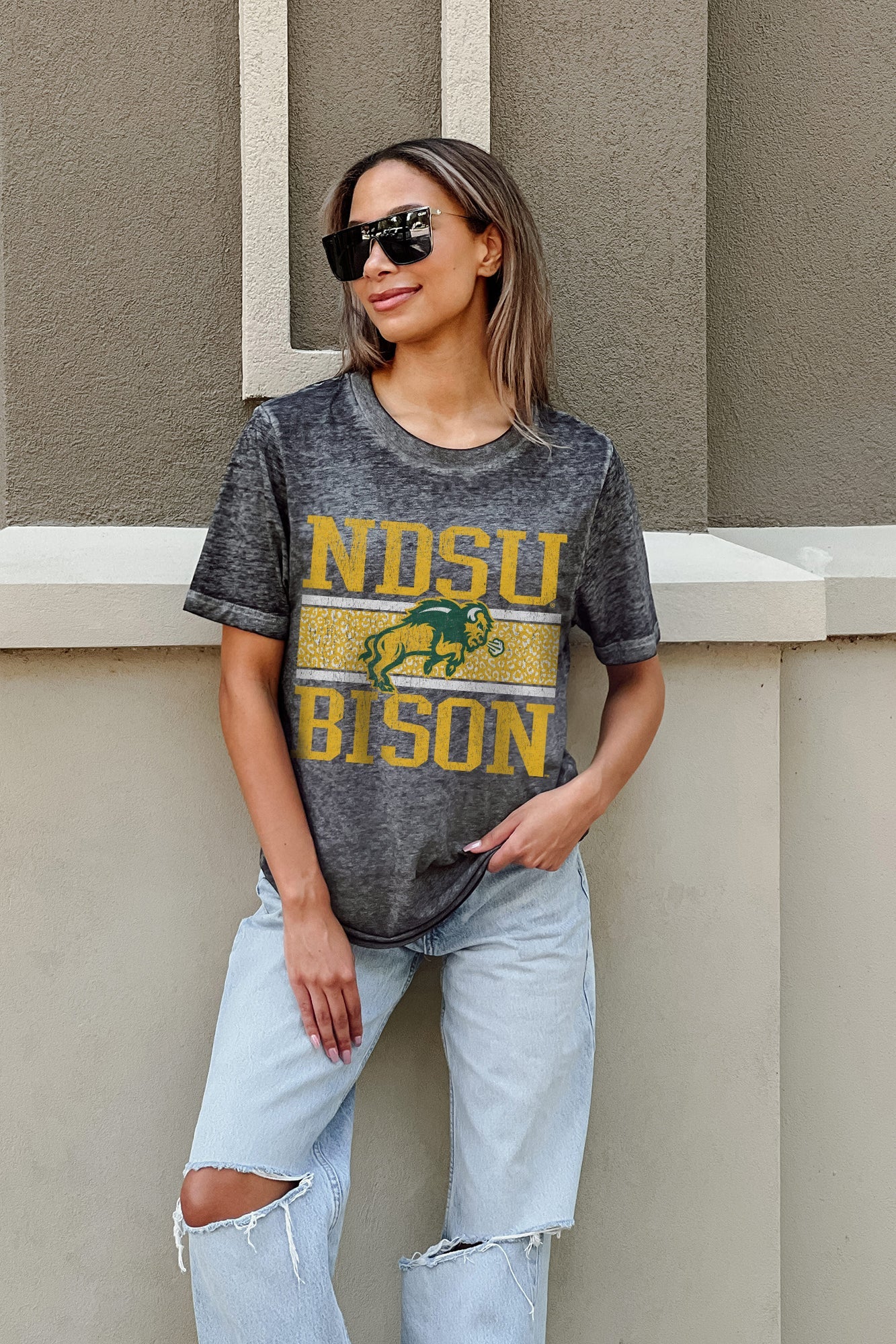 NORTH DAKOTA STATE BISON CROWD GOES WILD ACID WASH BOYFRIEND TEE