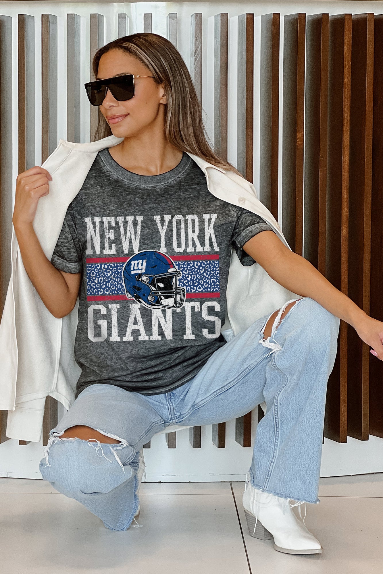 NEW YORK GIANTS CROWD GOES WILD ACID WASH BOYFRIEND TEE