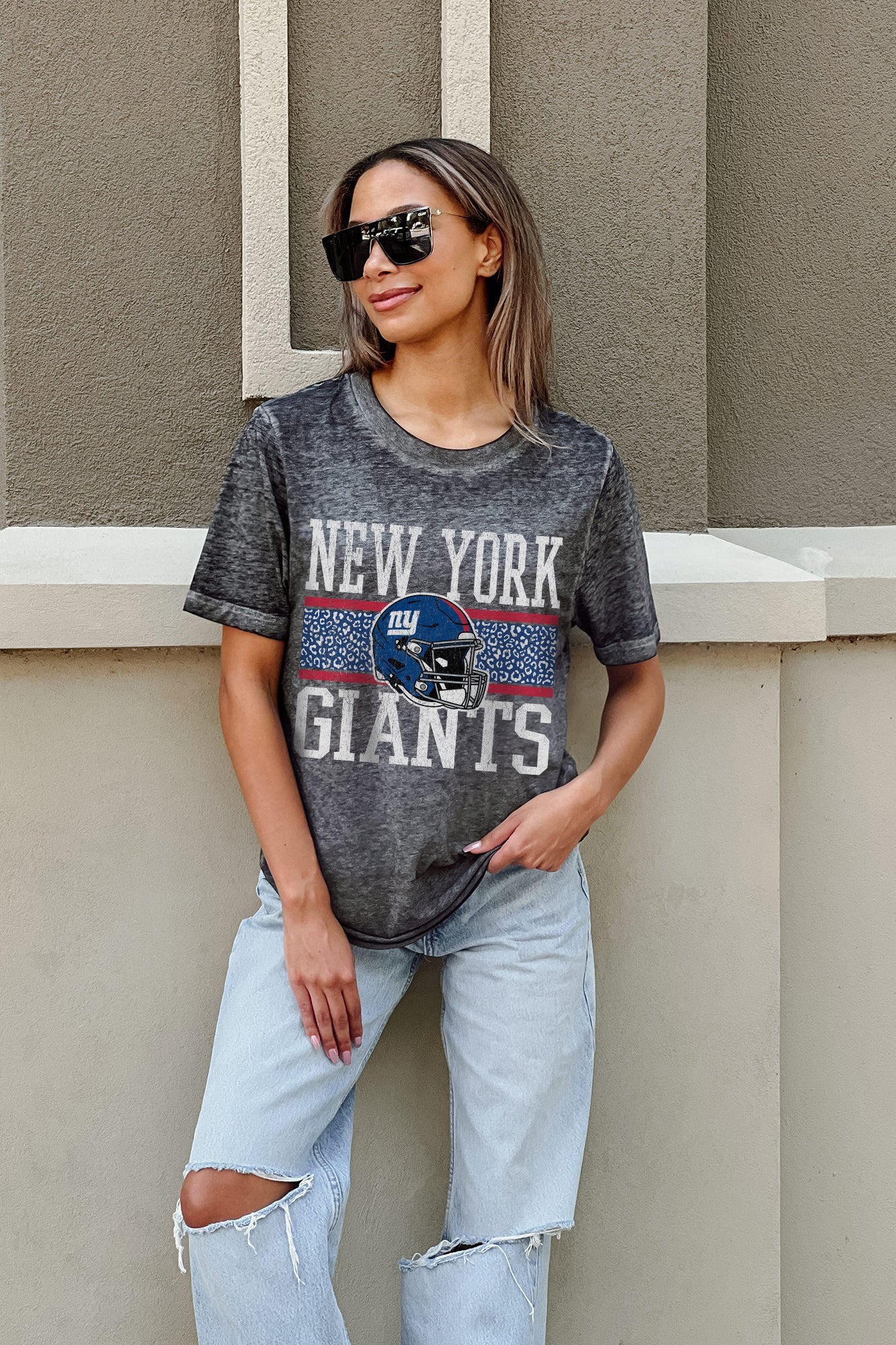 NEW YORK GIANTS CROWD GOES WILD ACID WASH BOYFRIEND TEE