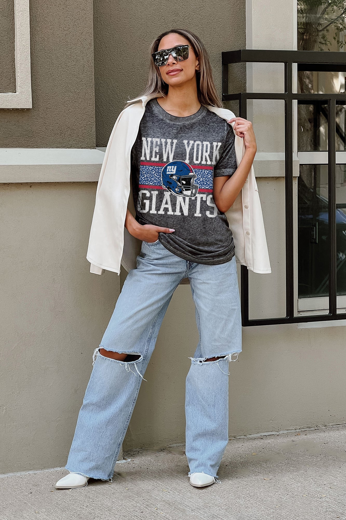 NEW YORK GIANTS CROWD GOES WILD ACID WASH BOYFRIEND TEE