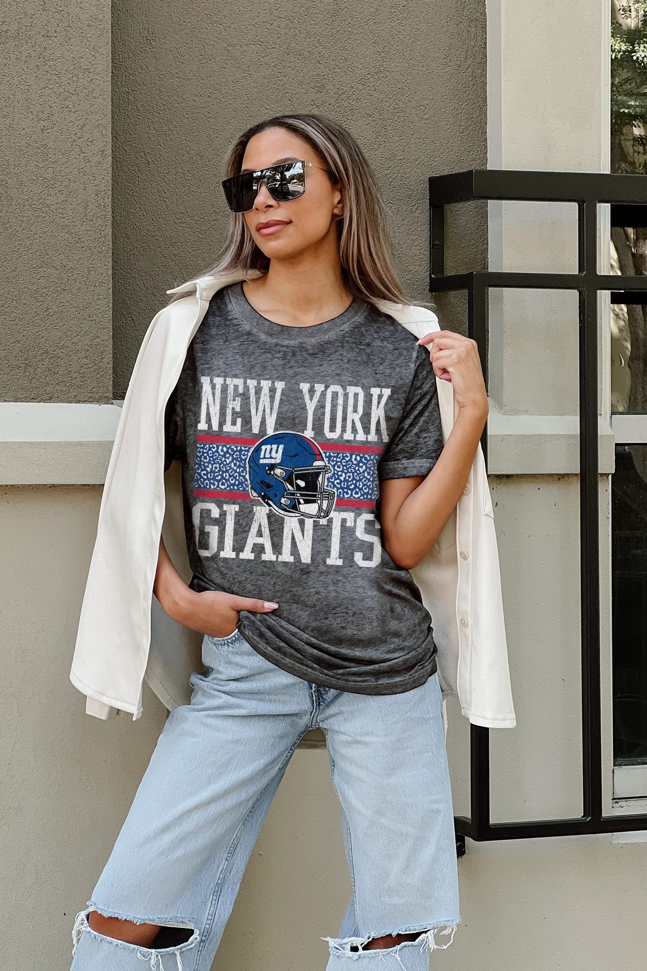 NEW YORK GIANTS CROWD GOES WILD ACID WASH BOYFRIEND TEE