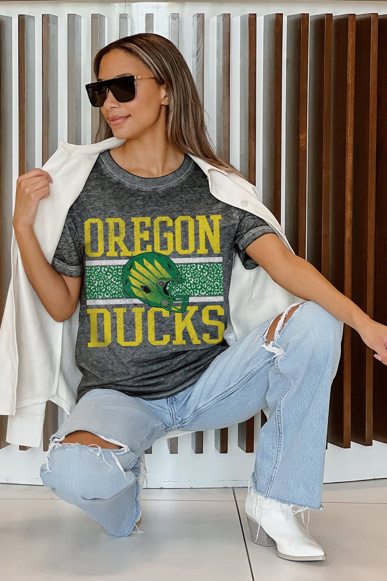 OREGON DUCKS CROWD GOES WILD ACID WASH BOYFRIEND TEE