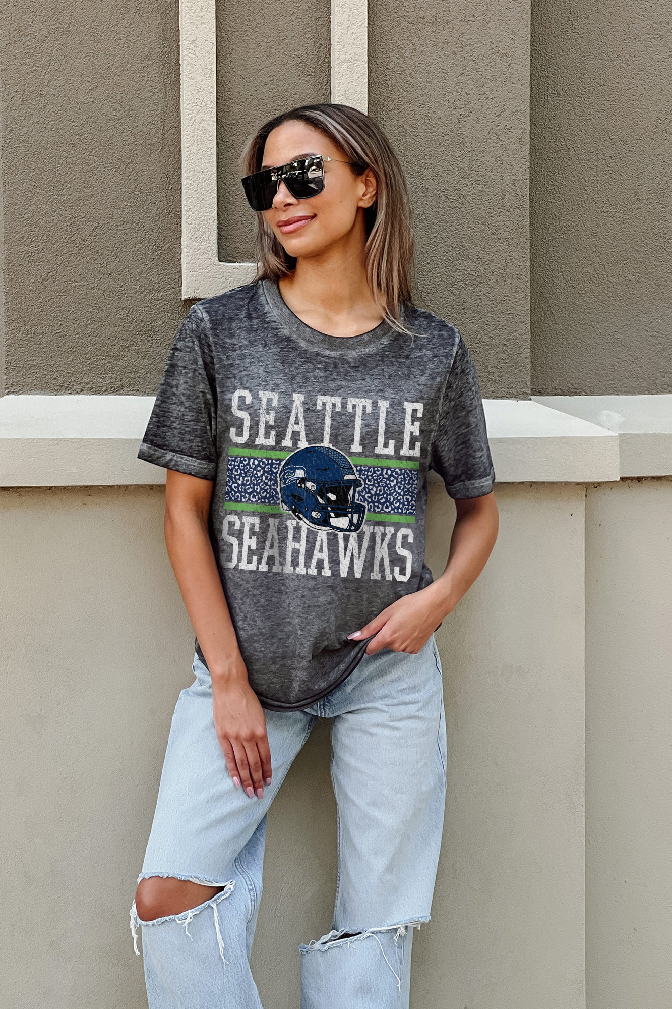 SEATTLE SEAHAWKS CROWD GOES WILD ACID WASH BOYFRIEND TEE