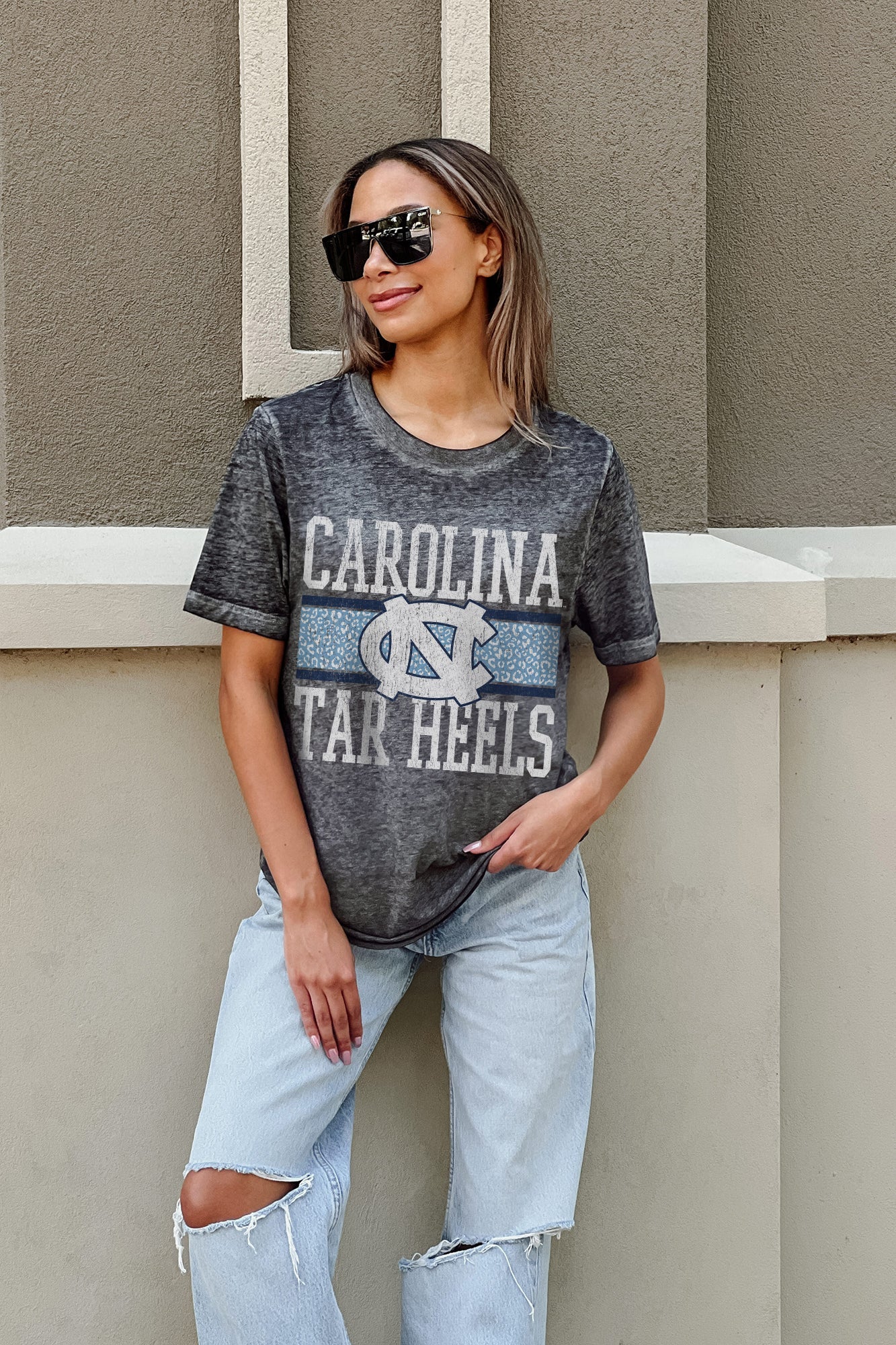 NORTH CAROLINA TAR HEELS CROWD GOES WILD ACID WASH BOYFRIEND TEE