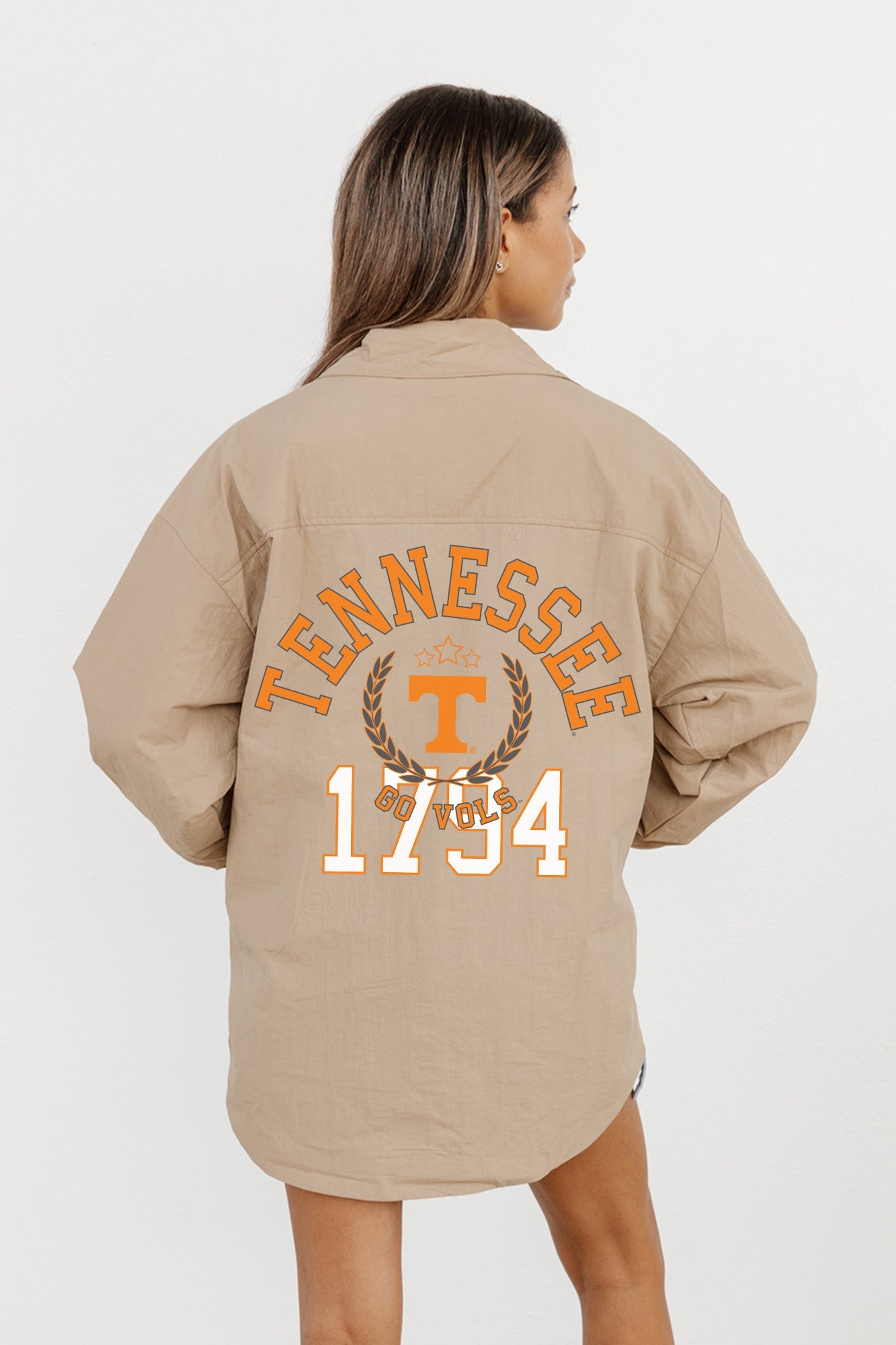 TENNESSEE VOLUNTEERS TAKE IT TO THE HOUSE LIGHTWEIGHT BUTTON DOWN OVERSIZED JACKET BY MADI PREWETT TROUTT