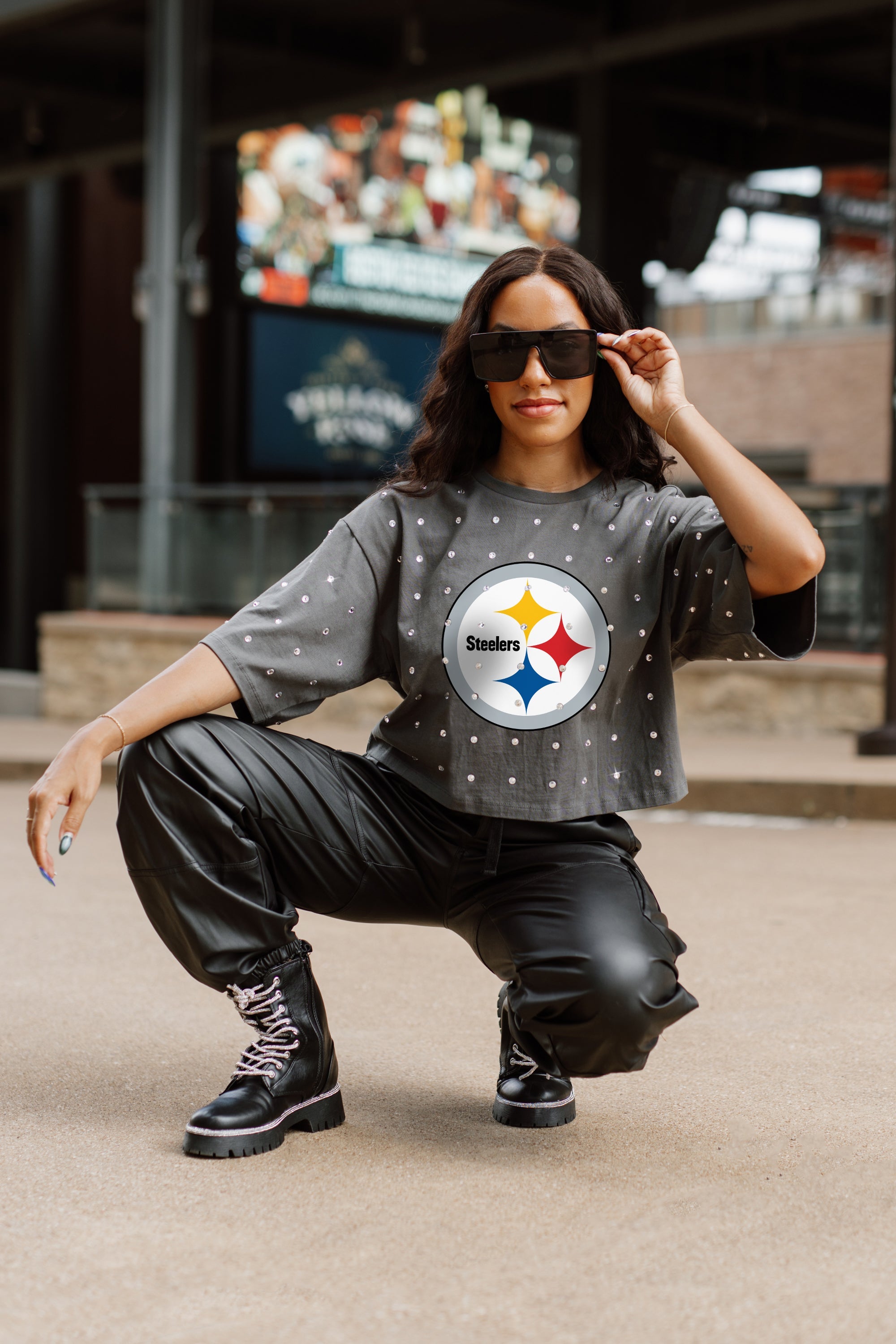 PITTSBURGH STEELERS JUST IN TIME OVERSIZED ALL-OVER RHINESTONE SHORT SLEEVE CROP TEE