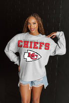 KANSAS CITY CHIEFS BIG GOALS RELAXED FIT HEATHERED LONG SLEEVE FRENCH TERRY PULLOVER