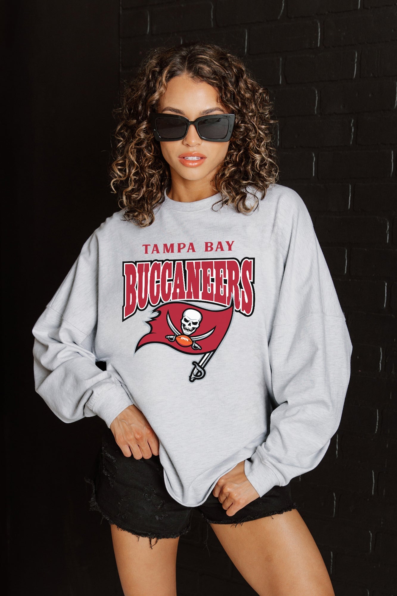 TAMPA BAY BUCCANEERS FIGHTING SPIRIT RELAXED FIT HEATHERED LONG SLEEVE FRENCH TERRY PULLOVER