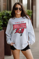 TAMPA BAY BUCCANEERS FIGHTING SPIRIT RELAXED FIT HEATHERED LONG SLEEVE FRENCH TERRY PULLOVER