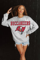 TAMPA BAY BUCCANEERS BIG GOALS RELAXED FIT HEATHERED LONG SLEEVE FRENCH TERRY PULLOVER