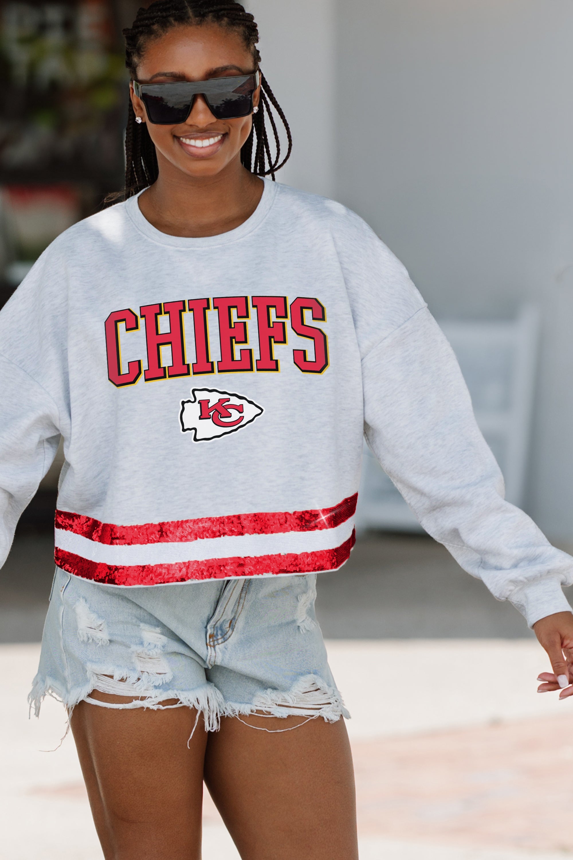 KANSAS CITY CHIEFS PASS THE SHINE LONG SLEEVE METALLIC SHIMMER-STRIPE TOP