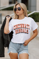 CINCINNATI BENGALS CLAIM TO FAME BOXY FIT WOMEN'S CROPPED TEE