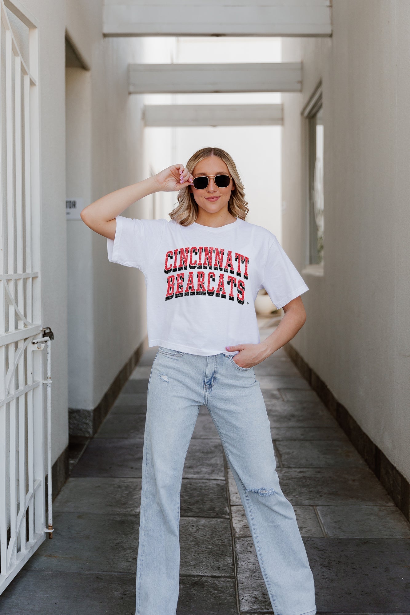 CINCINNATI BEARCATS CLAIM TO FAME BOXY FIT WOMEN'S CROPPED TEE