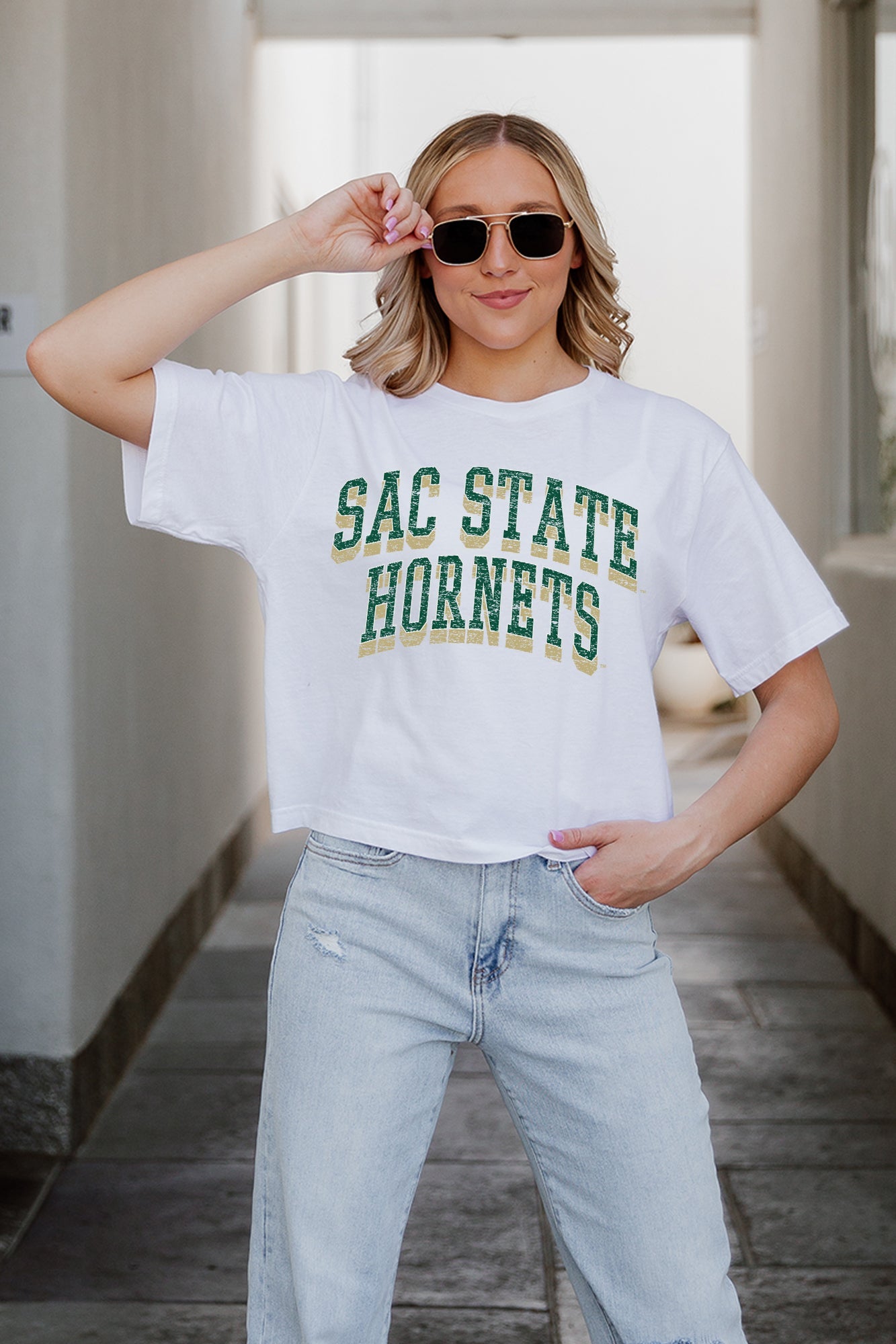 SACRAMENTO STATE HORNETS CLAIM TO FAME BOXY FIT WOMEN'S CROPPED TEE