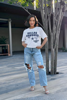 DALLAS COWBOYS GAMEDAY GOALS BOXY FIT WOMEN'S CROP TEE