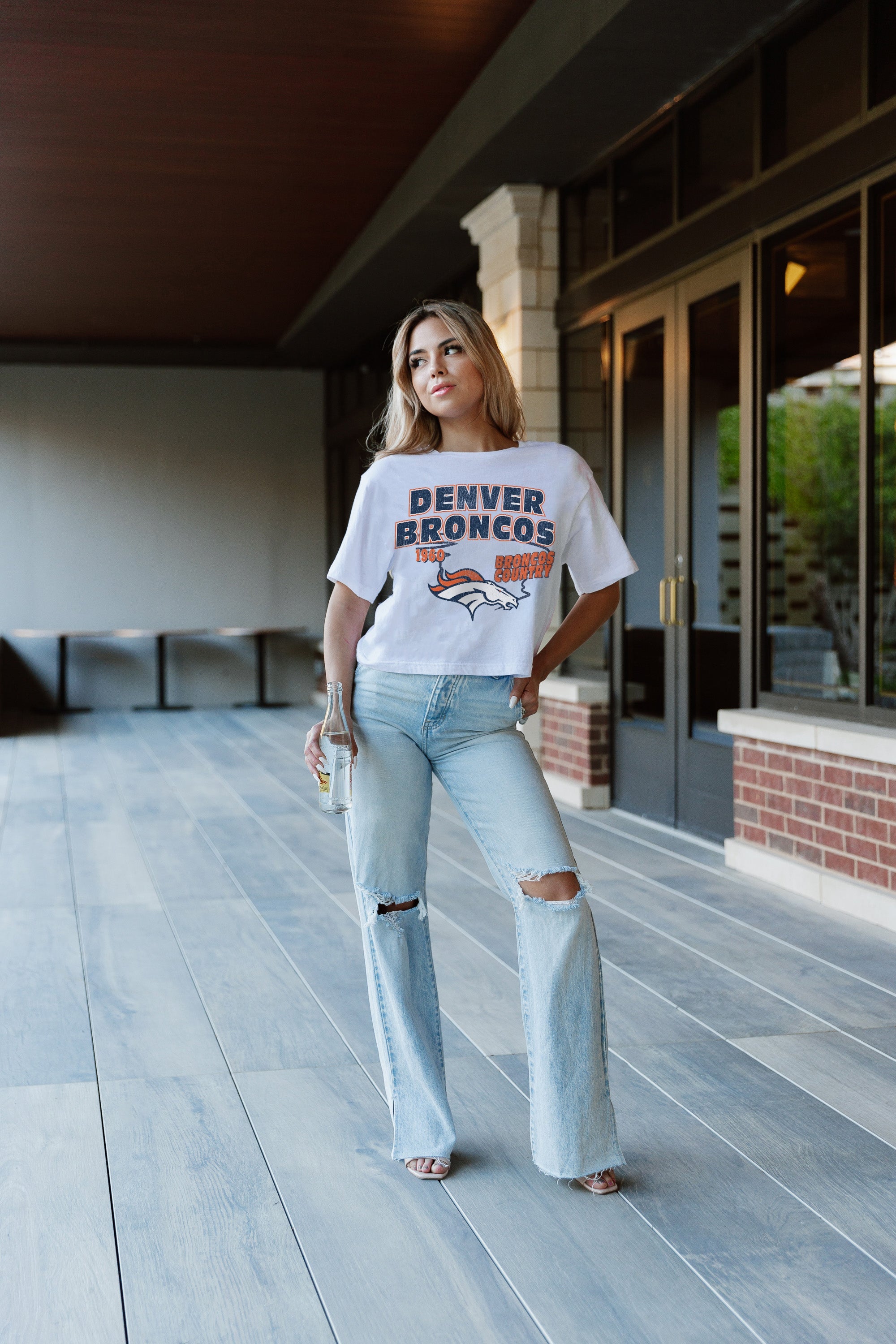 DENVER BRONCOS GAMEDAY GOALS BOXY FIT WOMEN'S CROP TEE