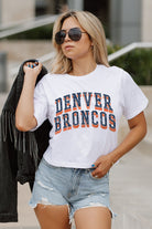 DENVER BRONCOS CLAIM TO FAME BOXY FIT WOMEN'S CROPPED TEE