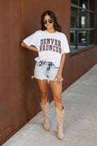 DENVER BRONCOS CLAIM TO FAME BOXY FIT WOMEN'S CROPPED TEE