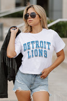 DETROIT LIONS CLAIM TO FAME BOXY FIT WOMEN'S CROPPED TEE