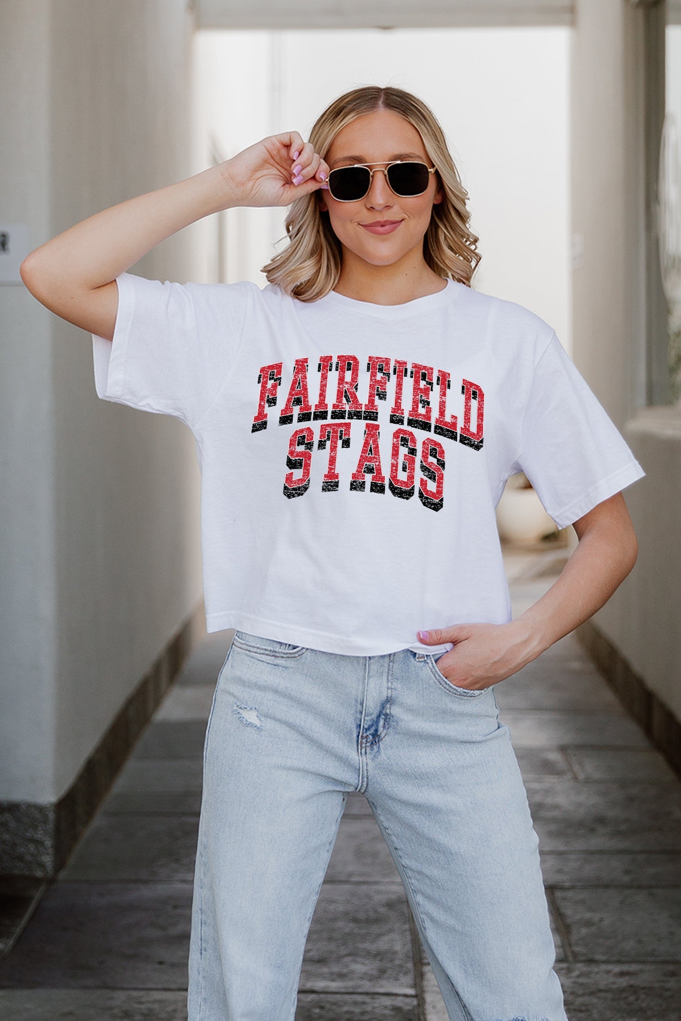 FAIRFIELD STAGS CLAIM TO FAME BOXY FIT WOMEN'S CROPPED TEE