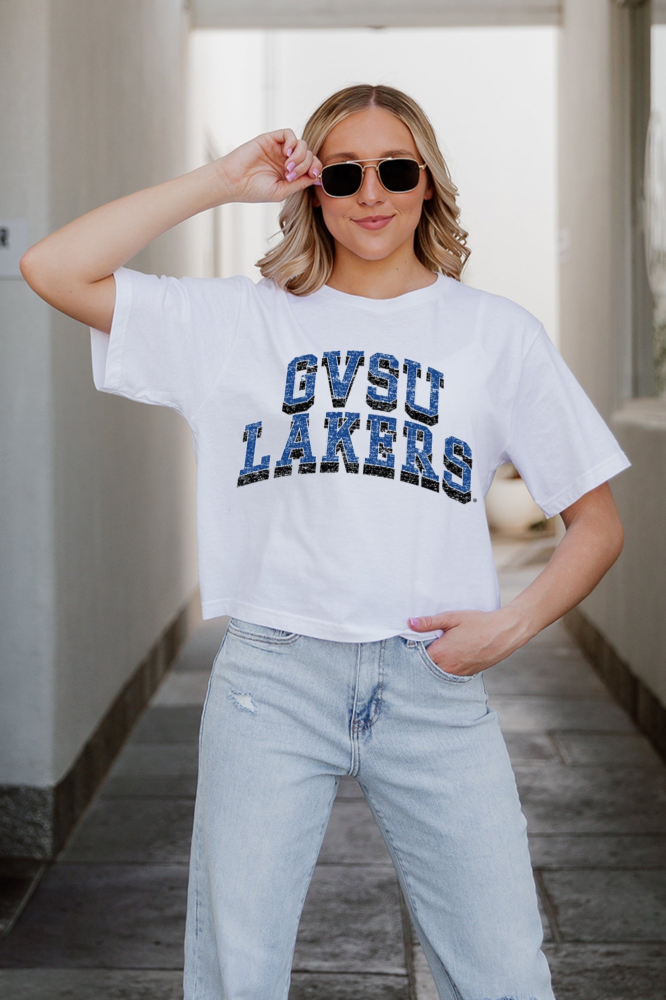 GRAND VALLEY LAKERS CLAIM TO FAME BOXY FIT WOMEN'S CROPPED TEE