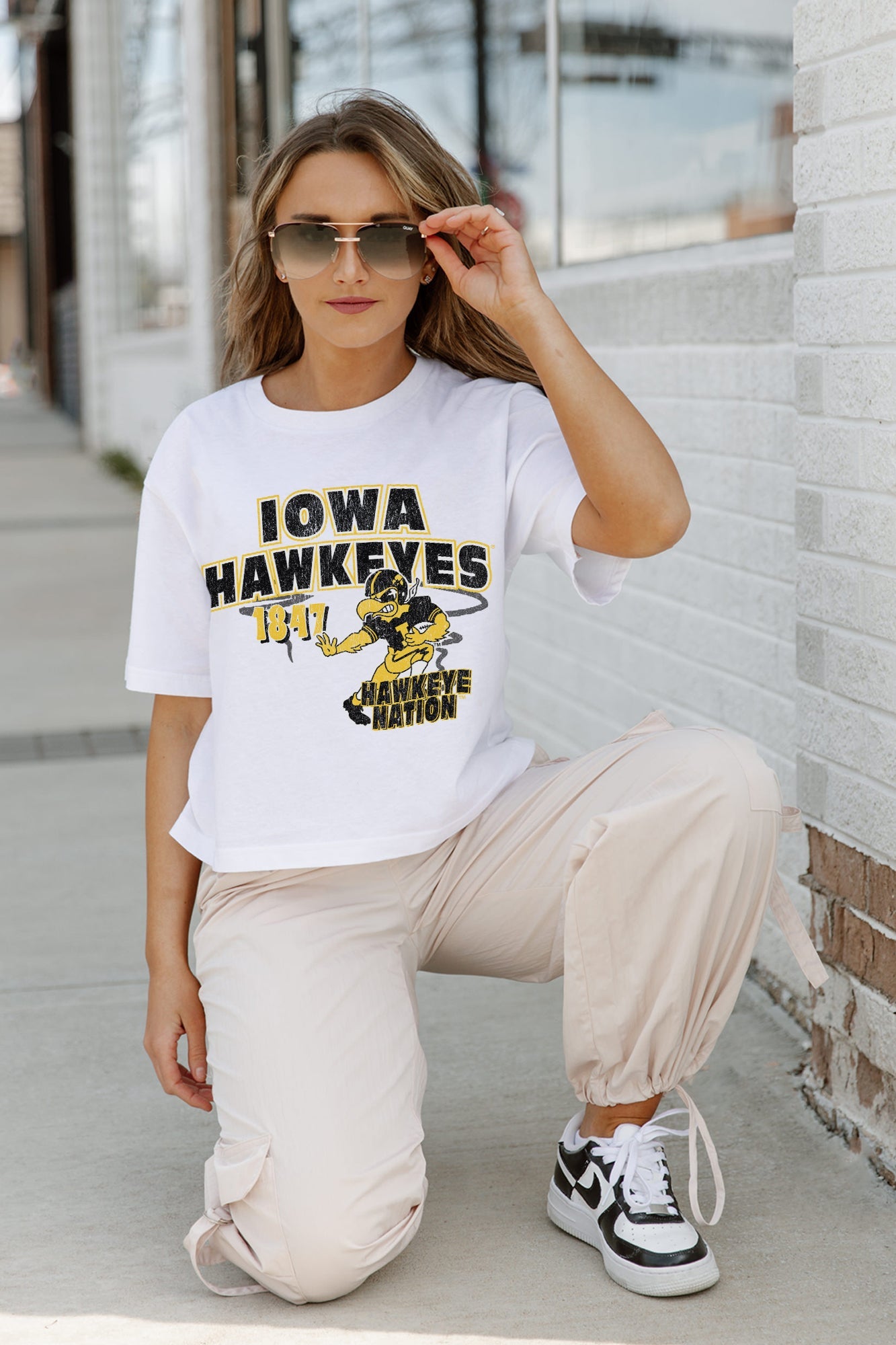 IOWA HAWKEYES GAMEDAY GOALS BOXY FIT WOMEN'S CROP TEE