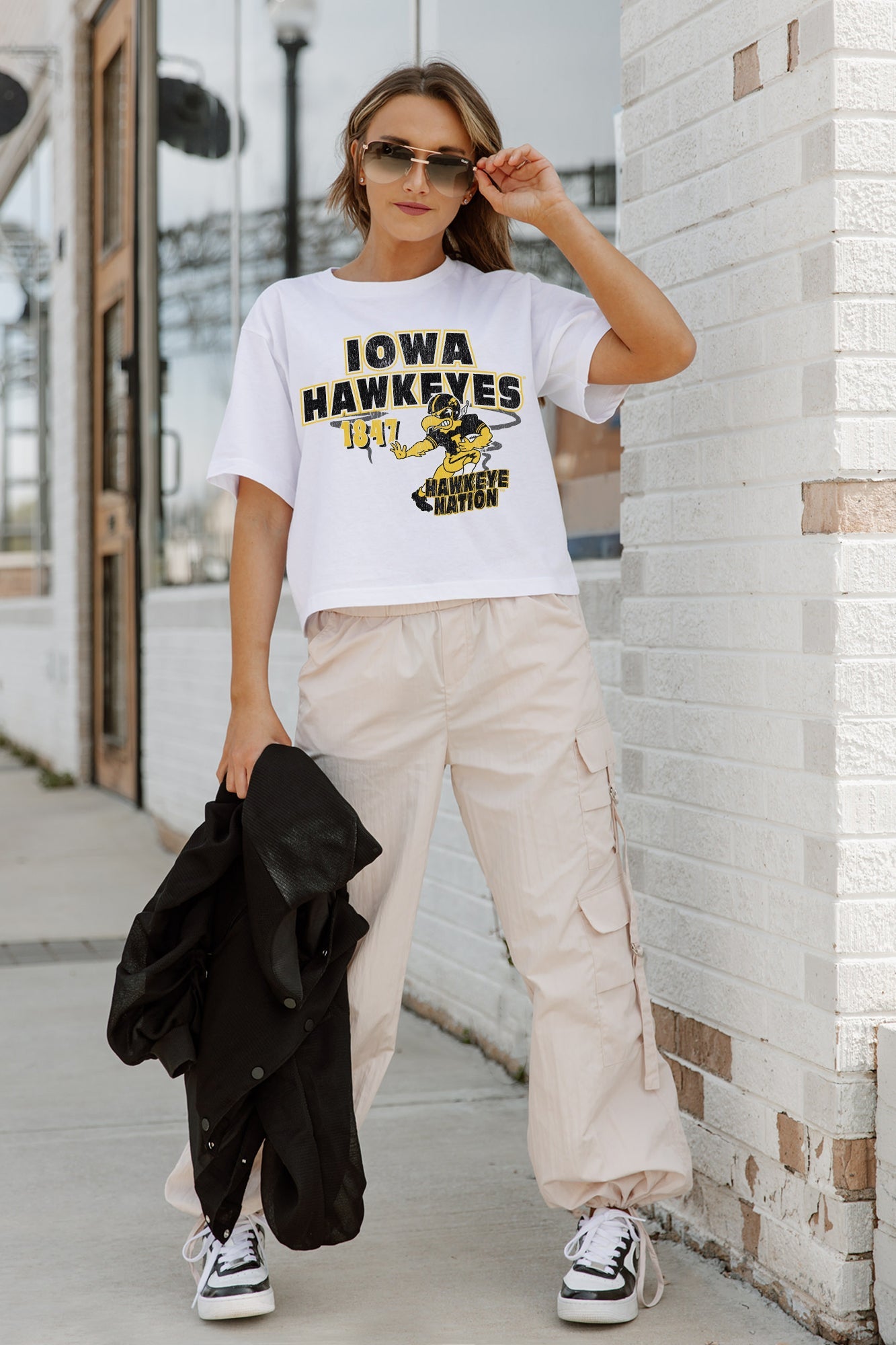 IOWA HAWKEYES GAMEDAY GOALS BOXY FIT WOMEN'S CROP TEE