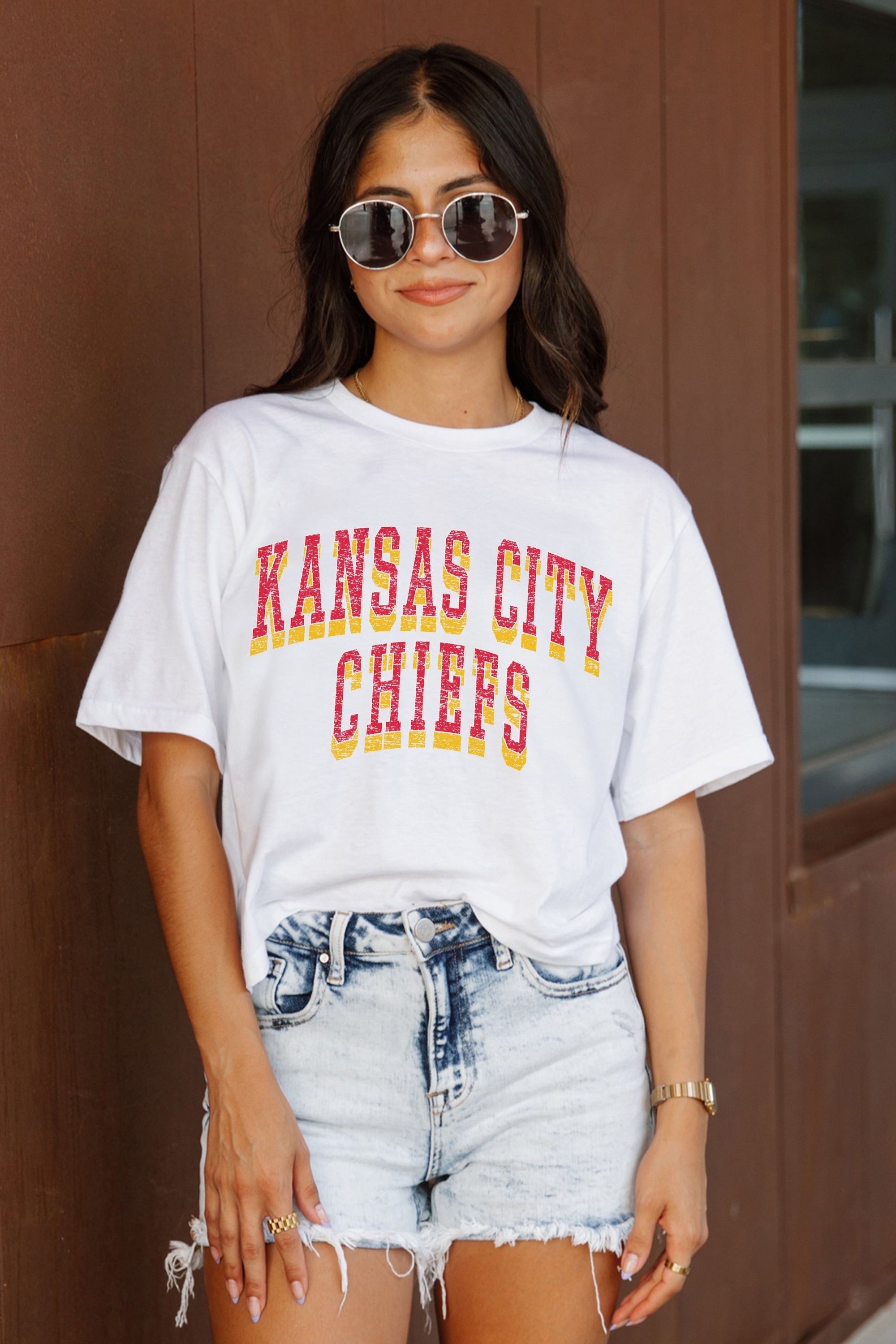 KANSAS CITY CHIEFS CLAIM TO FAME BOXY FIT WOMEN'S CROPPED TEE