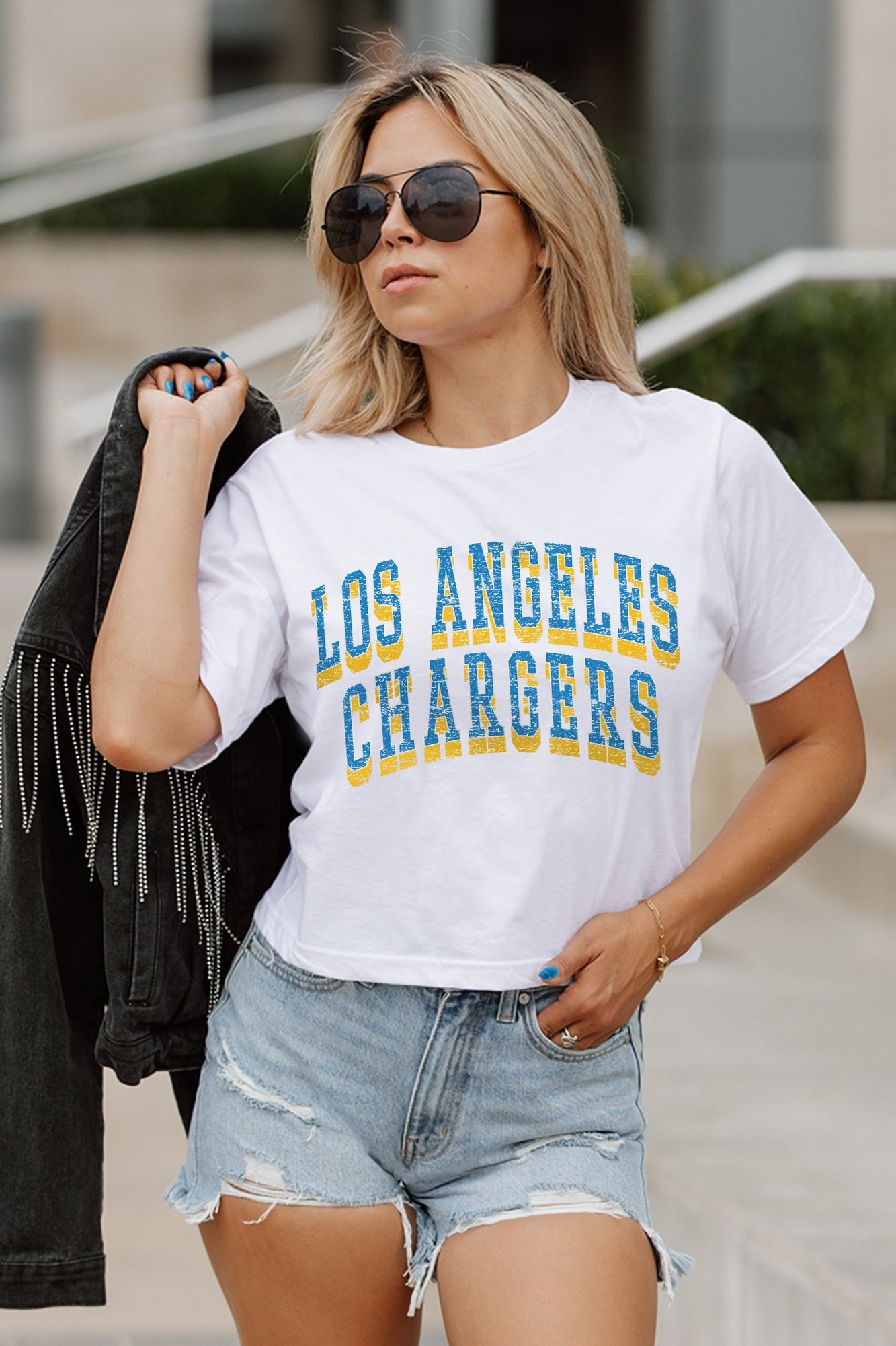 LOS ANGELES CHARGERS CLAIM TO FAME BOXY FIT WOMEN'S CROPPED TEE