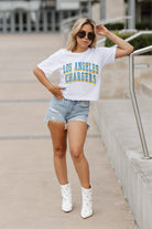 LOS ANGELES CHARGERS CLAIM TO FAME BOXY FIT WOMEN'S CROPPED TEE