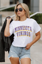 MINNESOTA VIKINGS CLAIM TO FAME BOXY FIT WOMEN'S CROPPED TEE